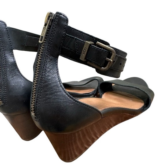 Ugg Women’s US10 Black Leather Char Wedge Sandal - Picture 4 of 8